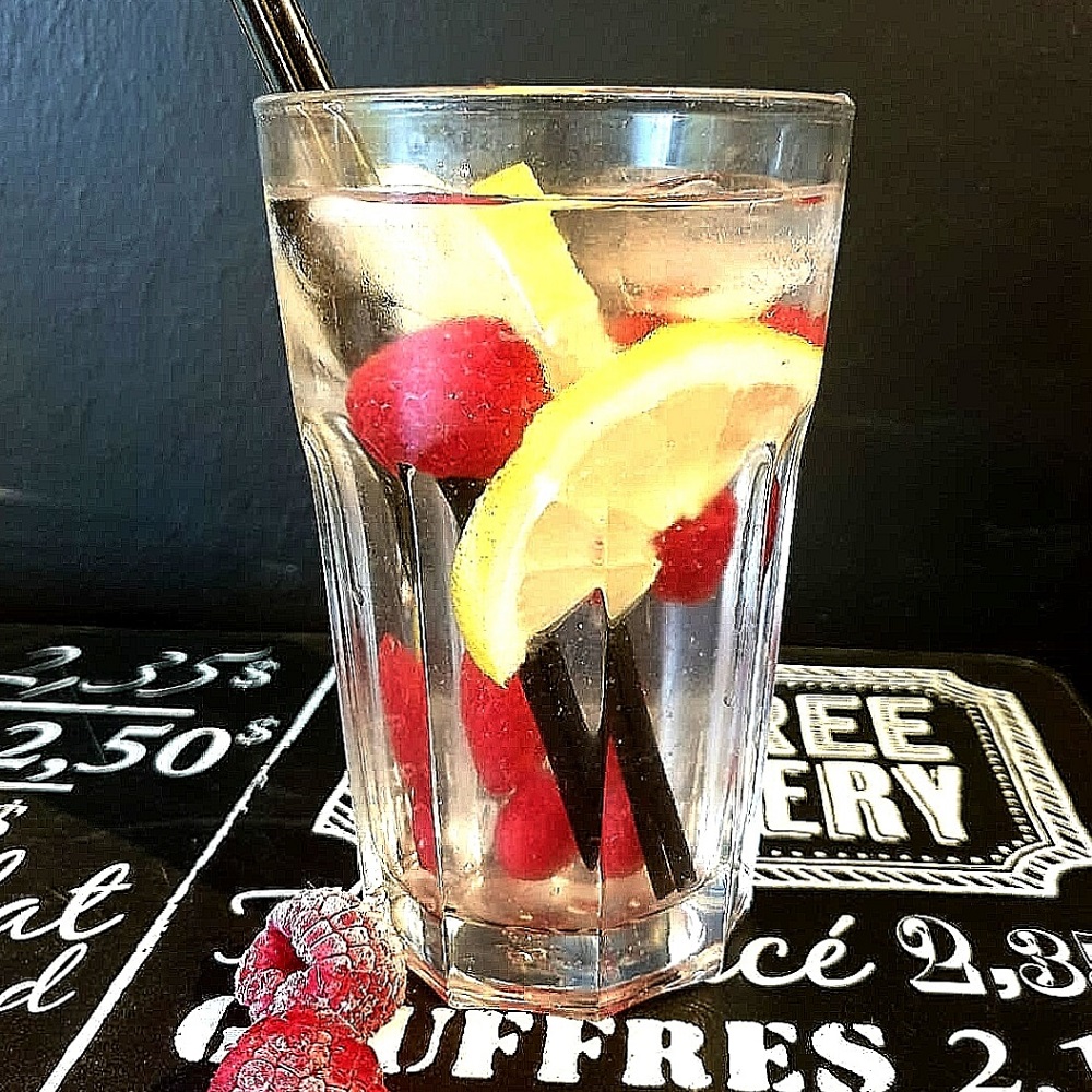 ACQUA AROMATIZZATA AL LAMPONE E LIMONE