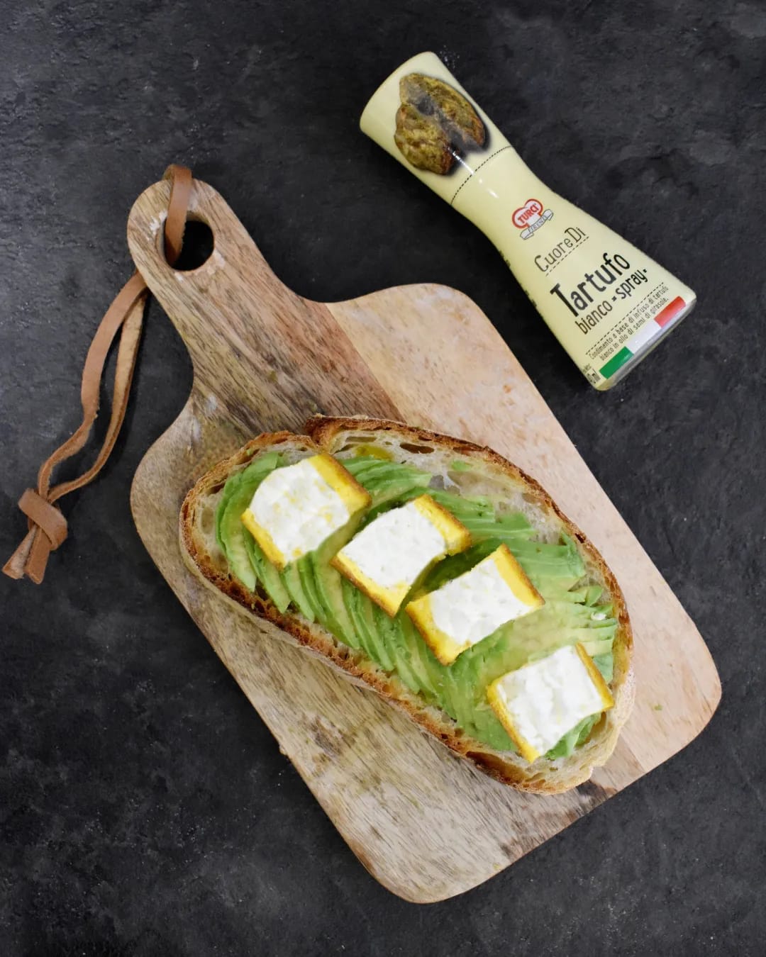 AVOCADO TOAST AL TARTUFO