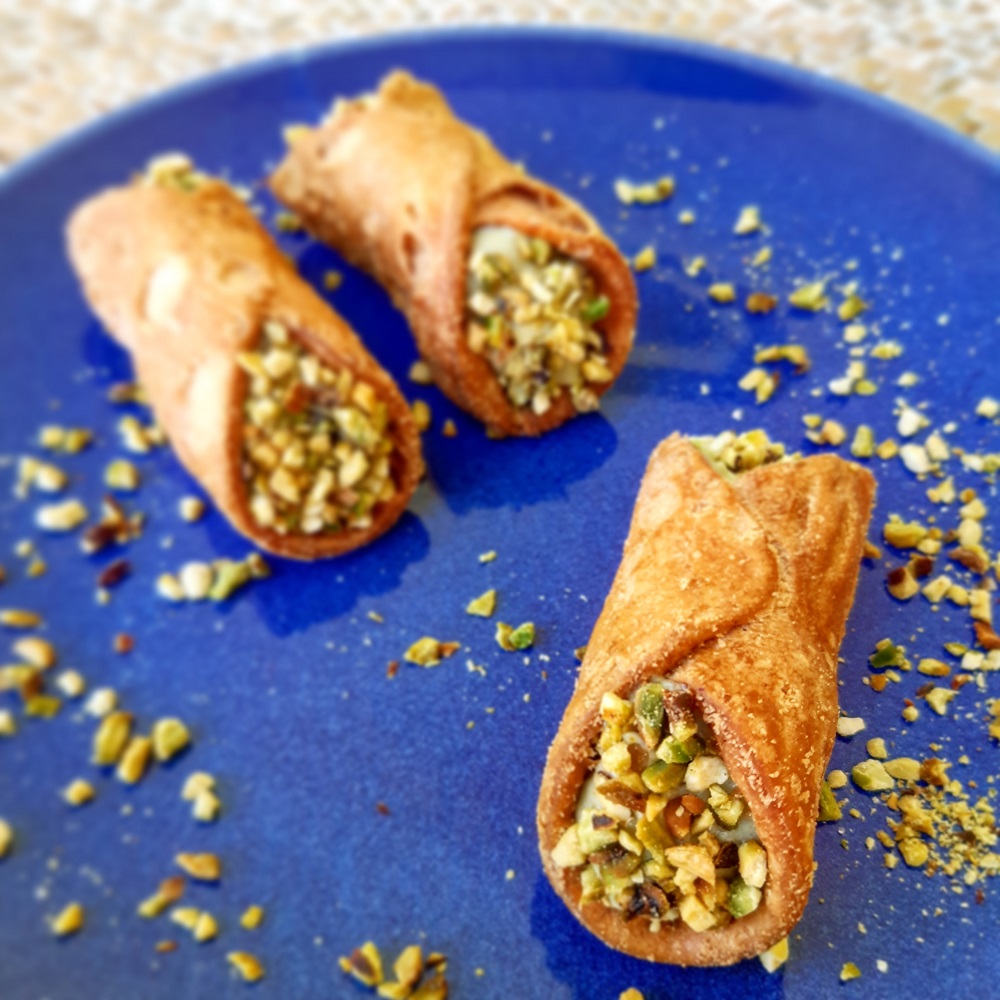 CANNOLI ALLA CREMA AL PISTACCHIO E MASCARPONE