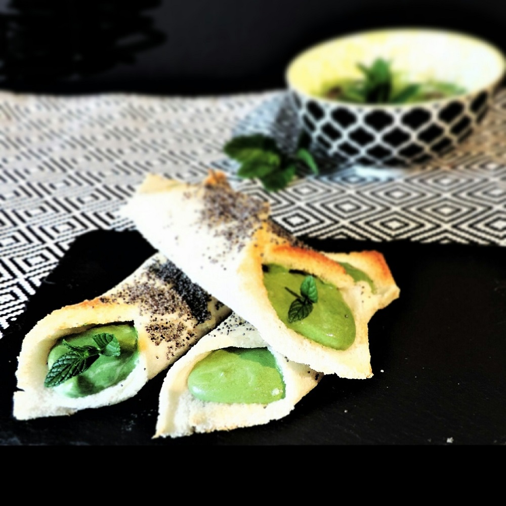 CANNOLI CON MOUSSE DI ZUCCHINE ROBIOLA MENTA E SPIRULINA