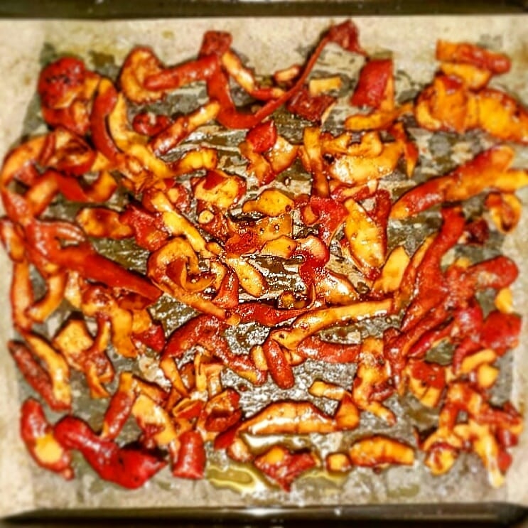 CHIPS DI BUCCE DI PATATE AL FORNO CON PAPRICA AFFUMICATA E PEPERONCINO
