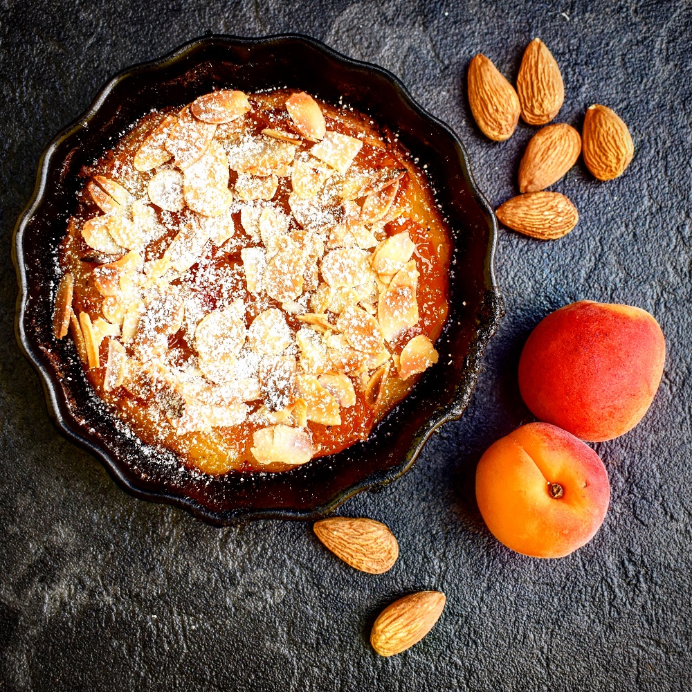 TORTA ALLE ALBICOCCHE E MANDORLE
