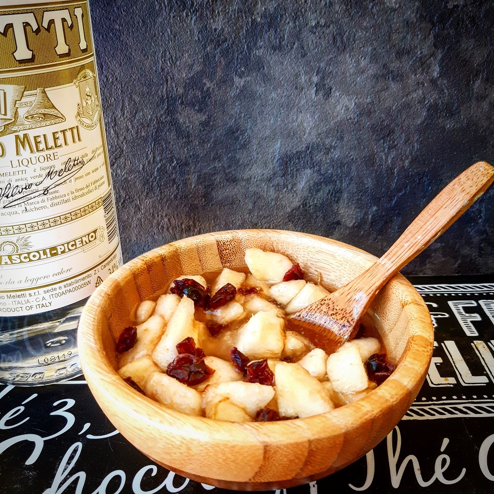 COPPA CON PERE E FRUTTI ROSSI AL PROFUMO DI ANISETTA