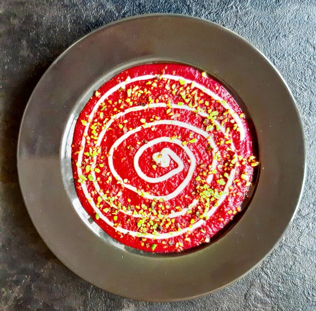 CREMA DI BARBABIETOLA CON RICOTTA E PISTACCHI