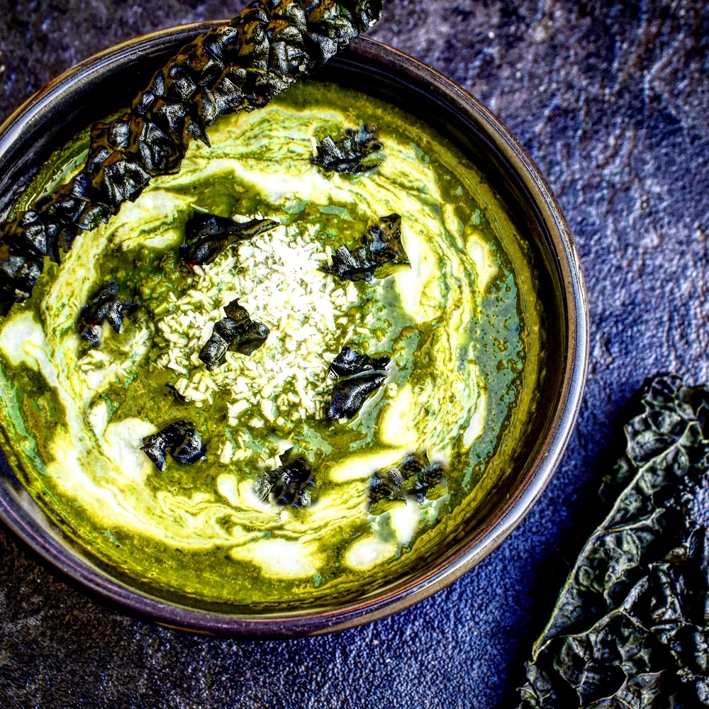 CREMA DI CAVOLO NERO CON COCCO E CIALDE CROCCANTI.