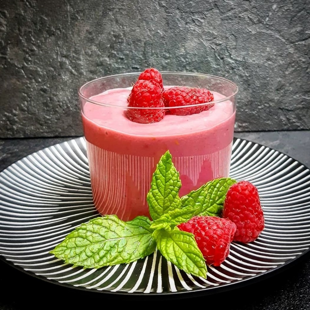 CREMA DI LAMPONI CON LATTE DI MANDORLE E AVENA