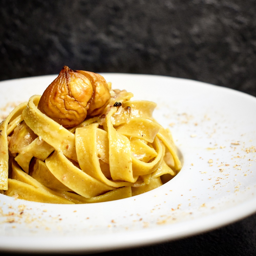 FETTUCCINE ALL’UOVO CON RAGÙ DI CASTAGNE E POLVERE DI PORCINI – Pasta Pietro Massi