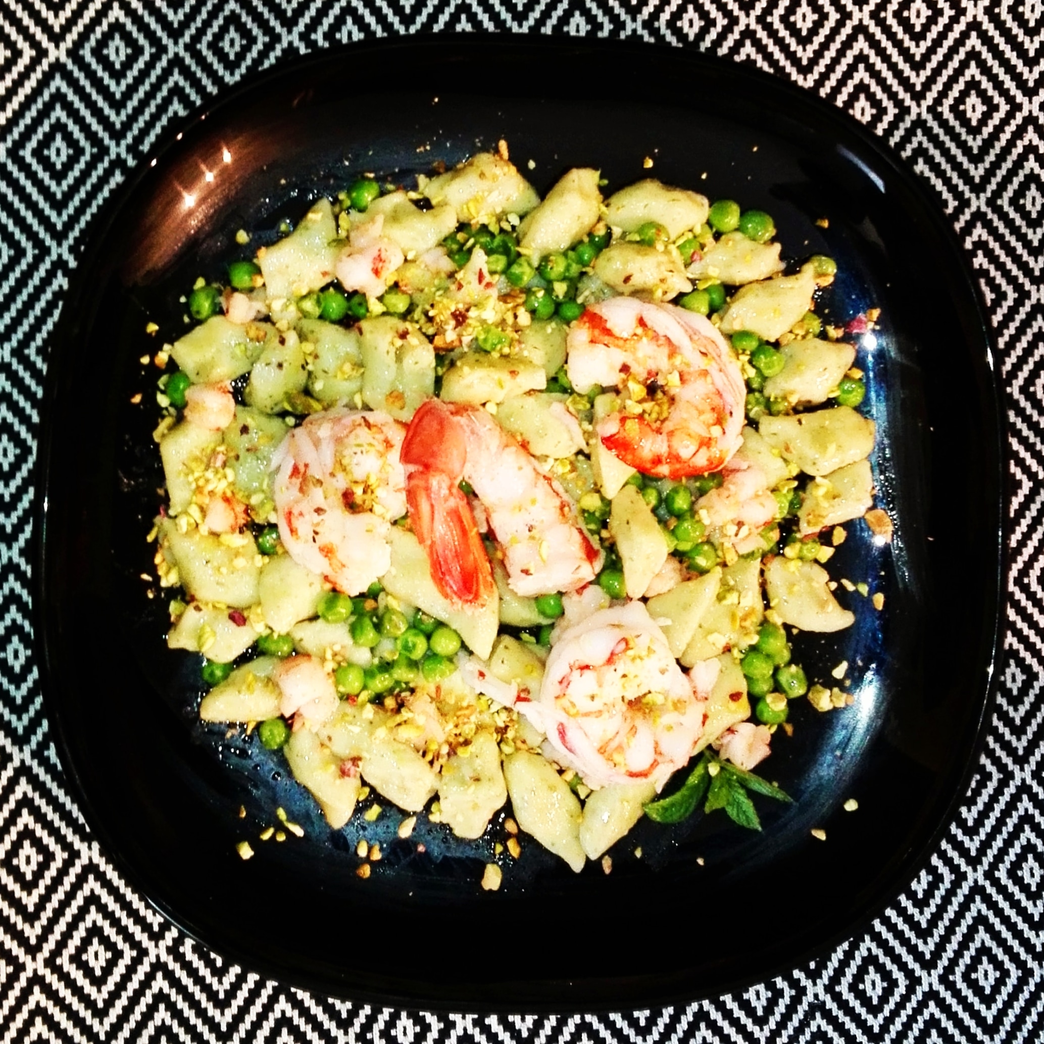 GNOCCHETTI DI RICOTTA E MENTA CON GAMBERI PISELLI E PISTACCHI
