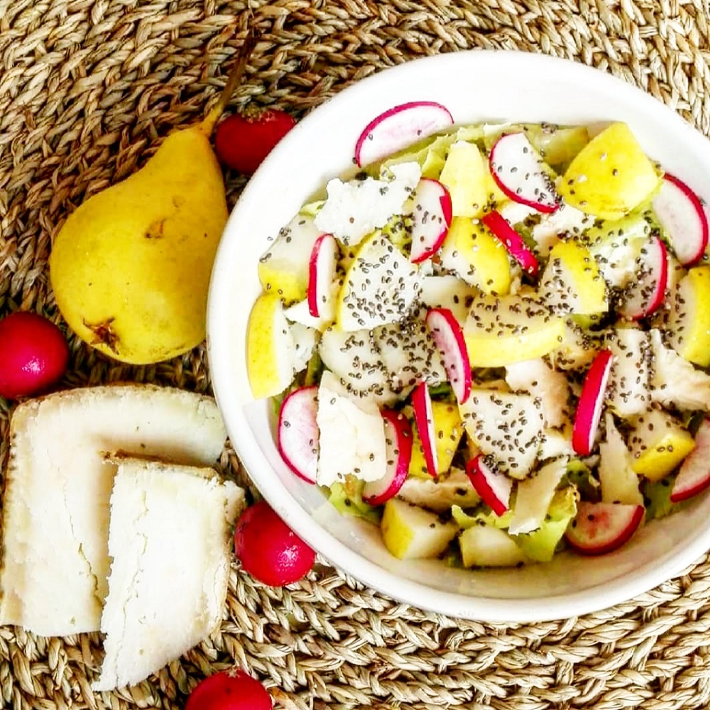 INSALATA CON PECORINO, PERE, RAVANELLI E SEMI CHIA
