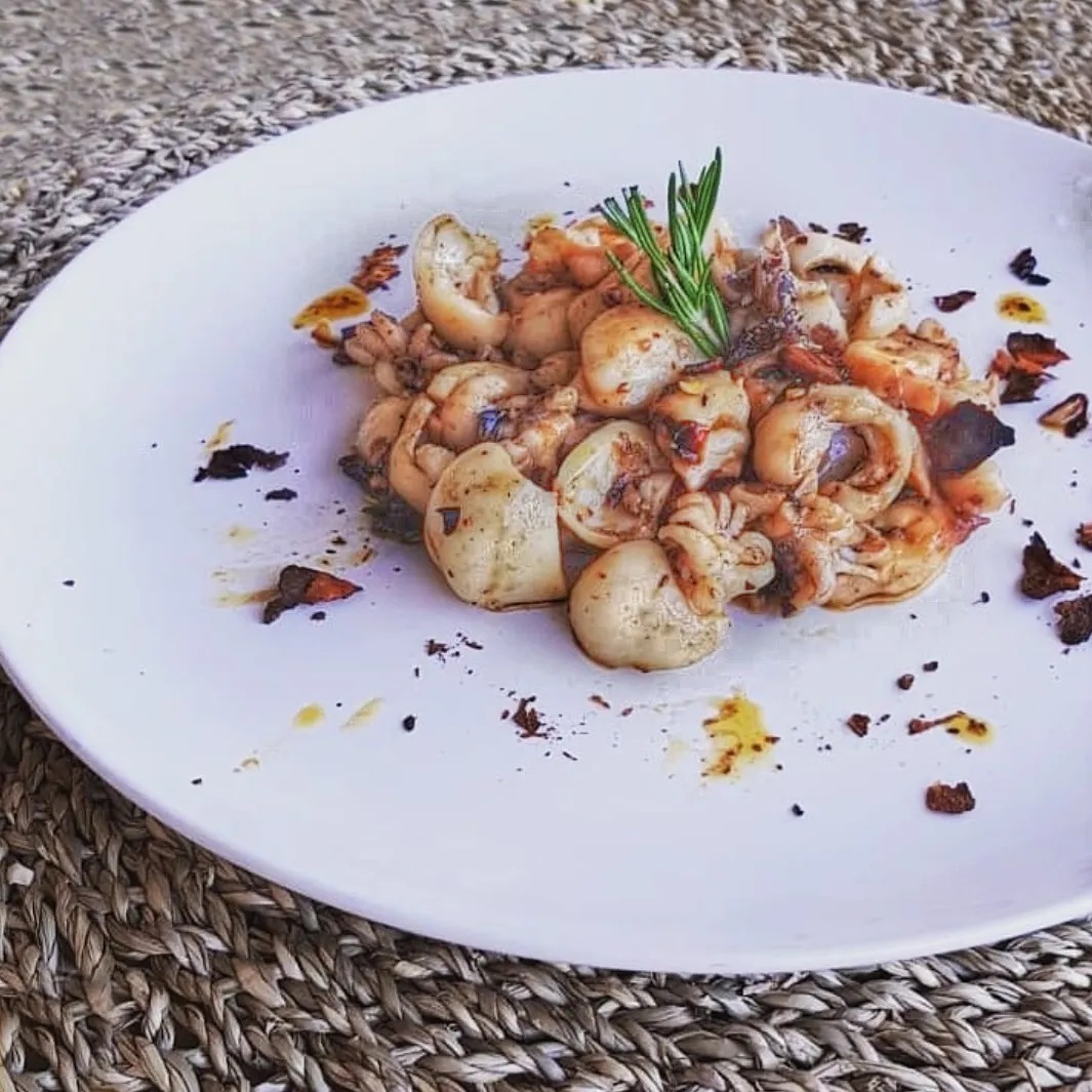 INSALATA DI MARE CON PEPERONE CRUSCO