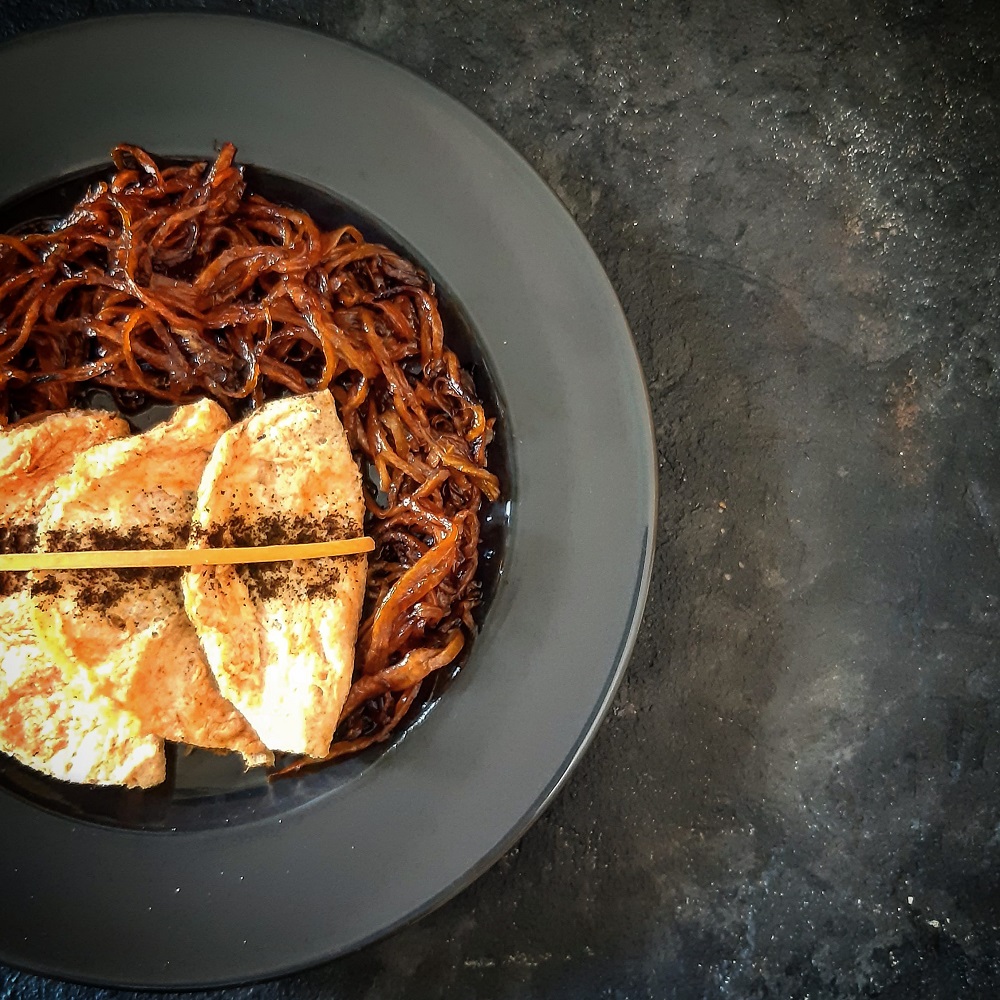 MINI OMELLETTES DI ALBUMI E CURCUMA CON CAROTE CARAMELLATE AL CAFFÈ