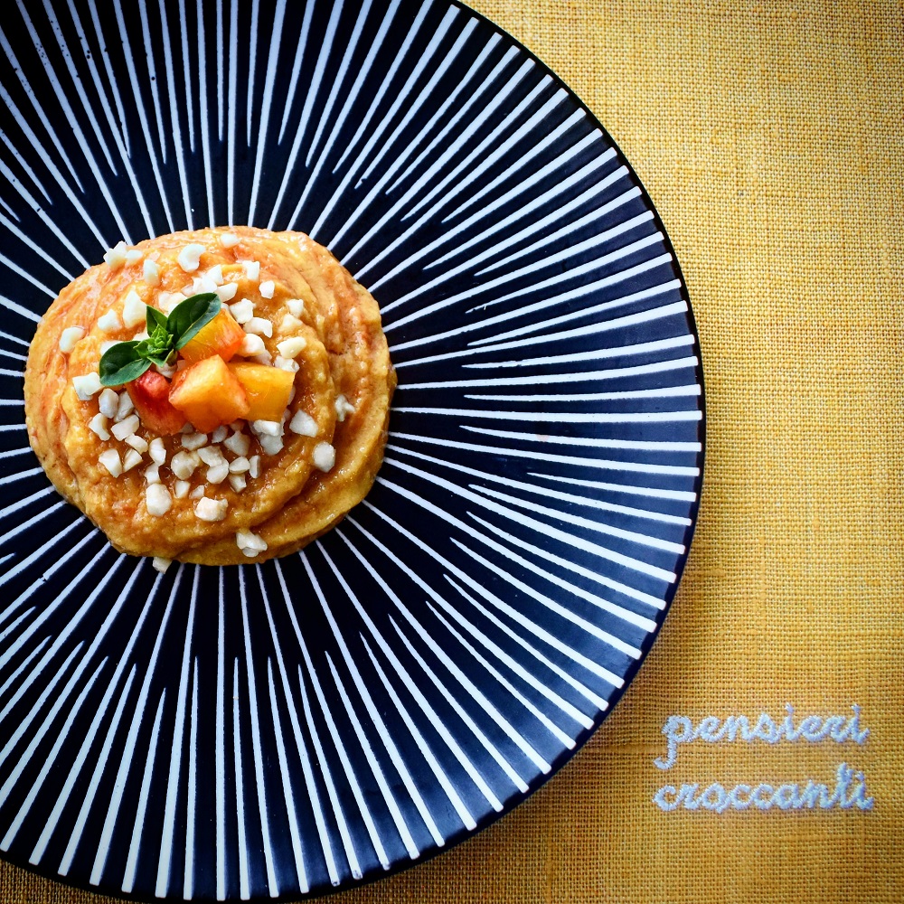 MOUSSE DI PESCHE E CIOCCOLATO BIANCO E MANDORLE