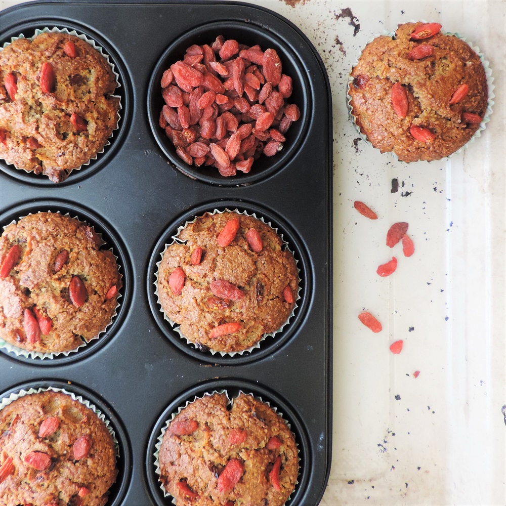 MUFFIN CON CEREALI MISTI E BACCHE DI GOJI – 5 IDEE PER UTILIZZARE I CEREALI AVANZATI – N.2