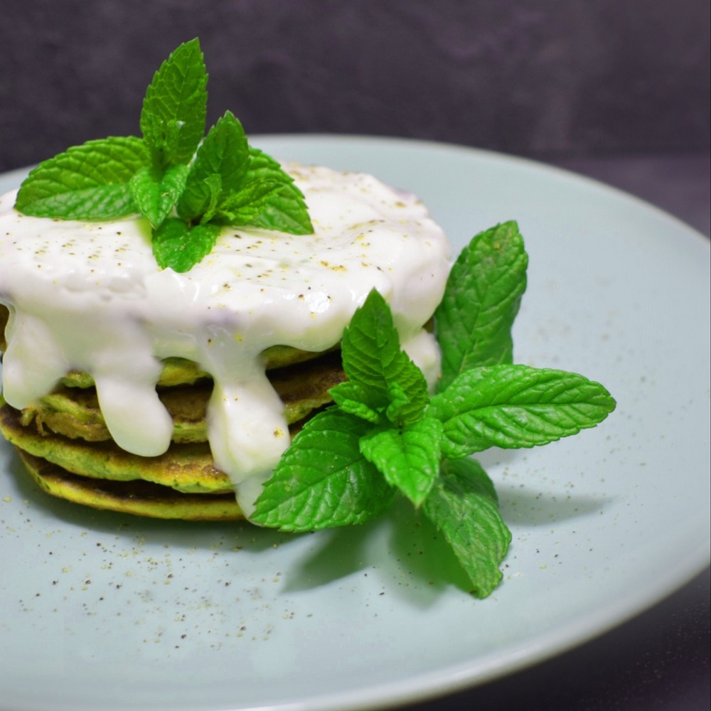 PANCAKES SALATI ALLA MENTA CON SALSA ALLO YOGURT GRECO