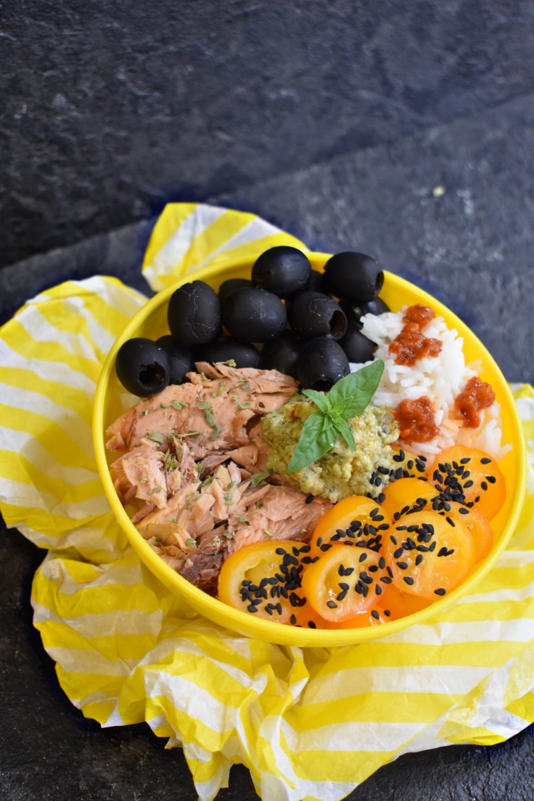 POKE BOWLE CON FILETTI DI SGOMBRO