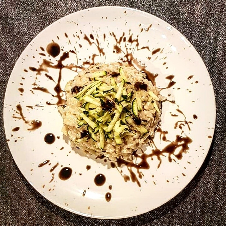 RISOTTO ALLE ZUCCHINE CON RIDUZIONE DI LIQUIRIZIA