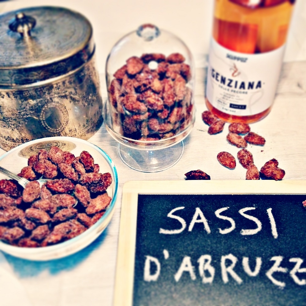 SASSI D’ABRUZZO – MANDORLE PRALINATE AL CIOCCOLATO LIMONE E CANNELLA