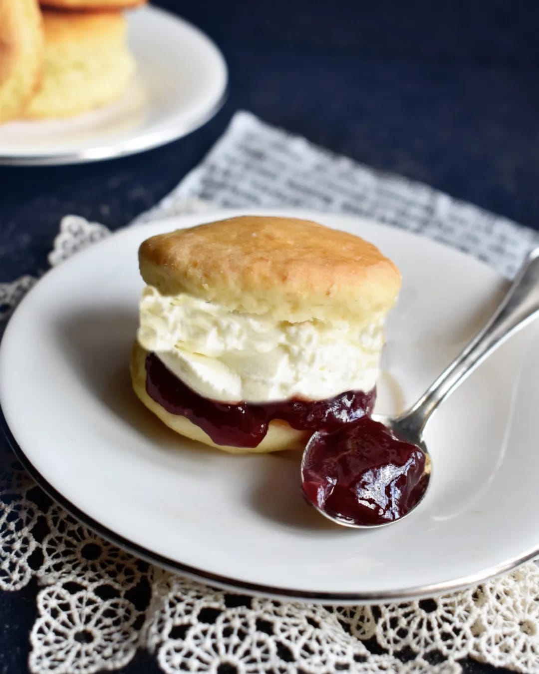 SCONES PANNA E CILIEGIE