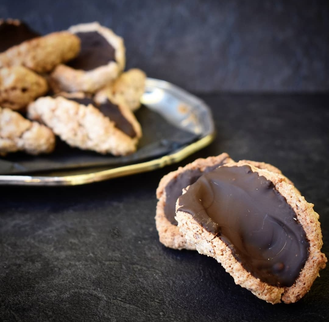 SCORZETTE CON MANDORLE E CIOCCOLATO FONDENTE – DOLCE TIPICO DELLA BASILICATA – SENZA GLUTINE E SENZA LATTE