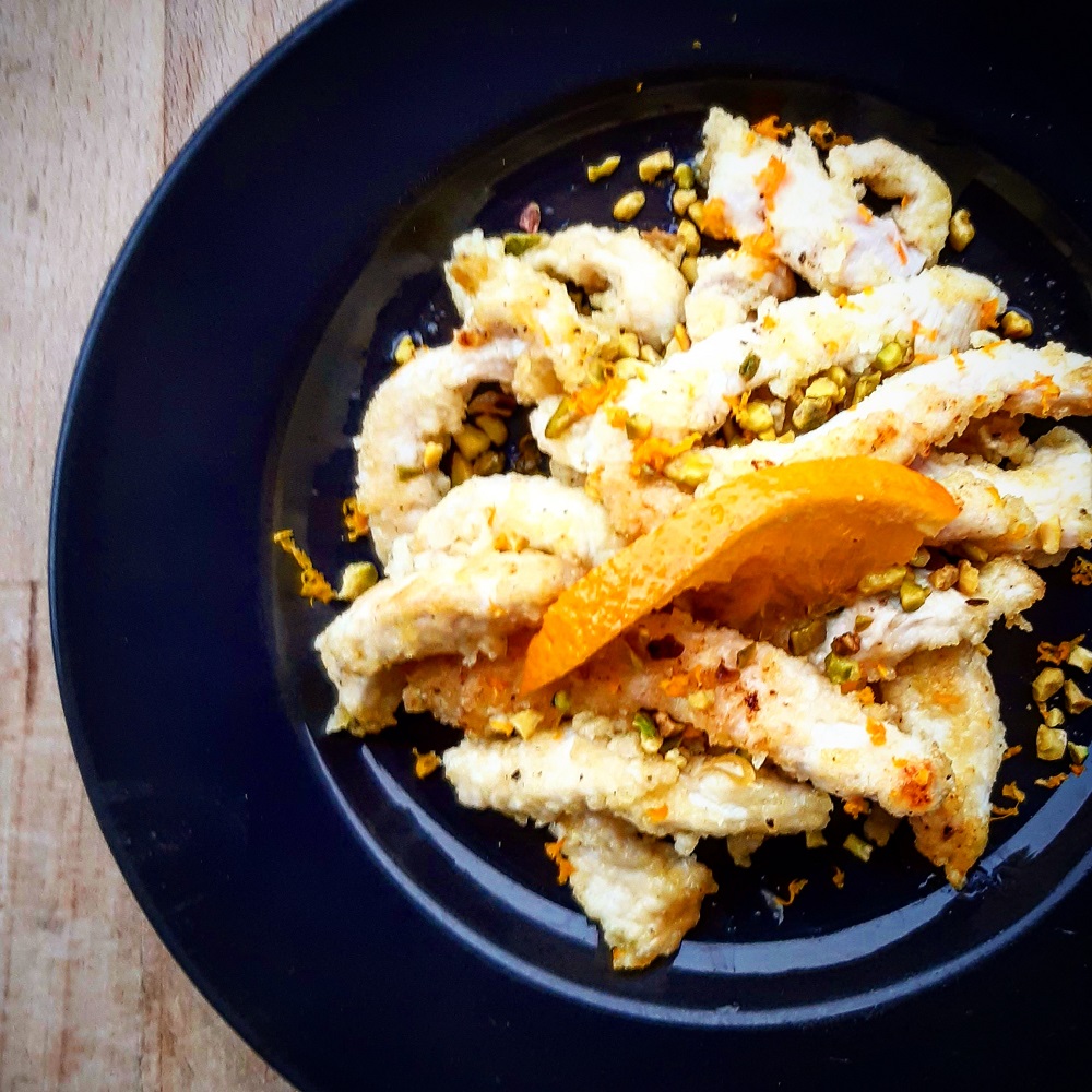 STRACCETTI DI POLLO ALL’ARANCIA E PISTACCHI