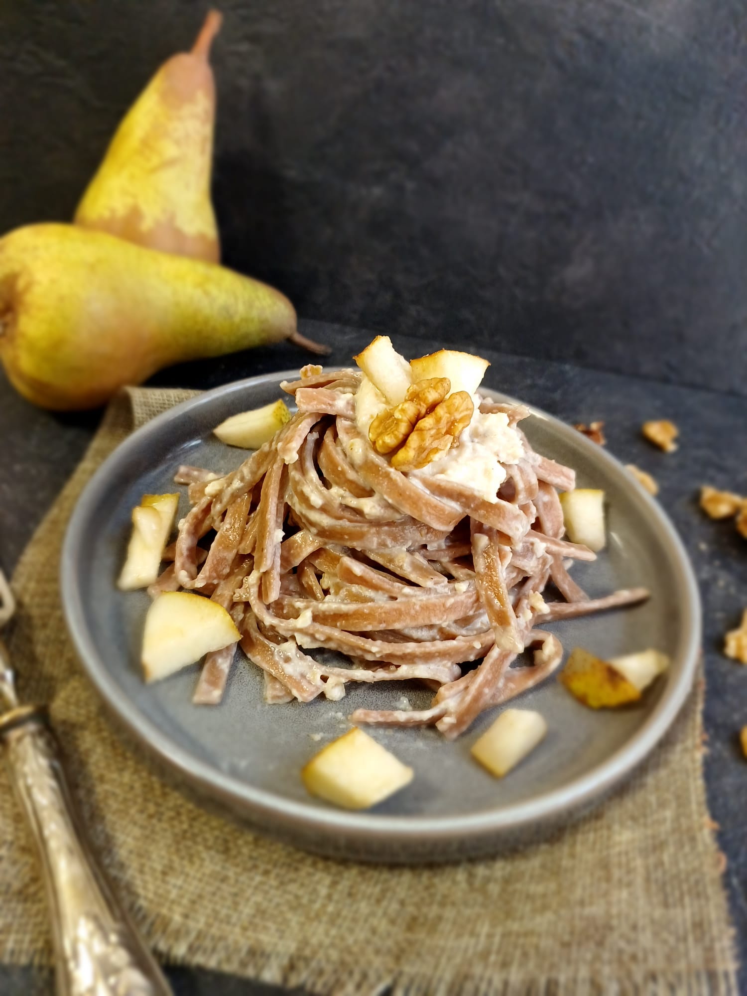 TAGLIATELLE DI CASTAGNE CON PESTO DI NOCI E PERE