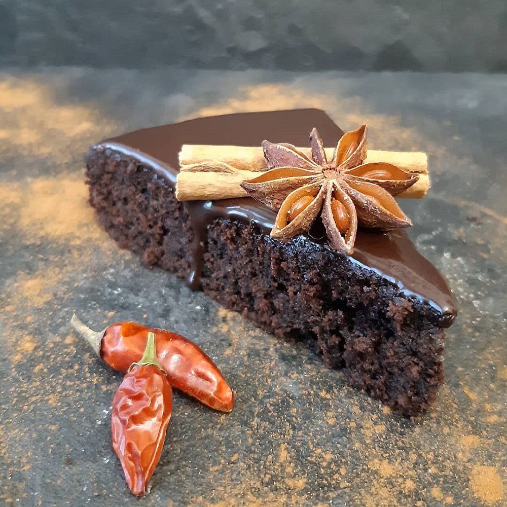TORTA CIOCCOLATINA AL PROFUMO DI CANNELLA, PEPERONCINO E ANICE STELLATO