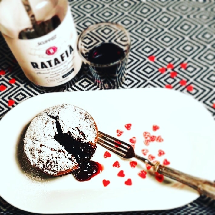 TORTINO AL CIOCCOLATO CON CUORE CALDO ALLA RATAFIA