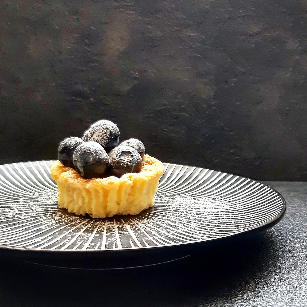 TORTINO CON RICOTTA CIOCCOLATO BIANCO E MIRTILLI
