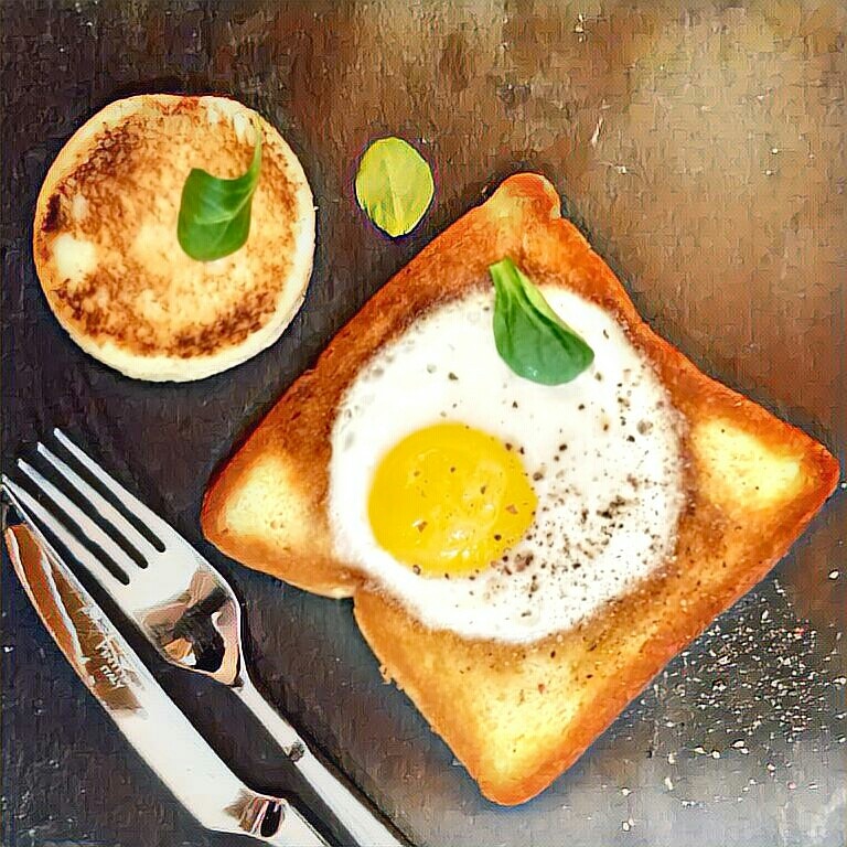 UOVA E TOAST