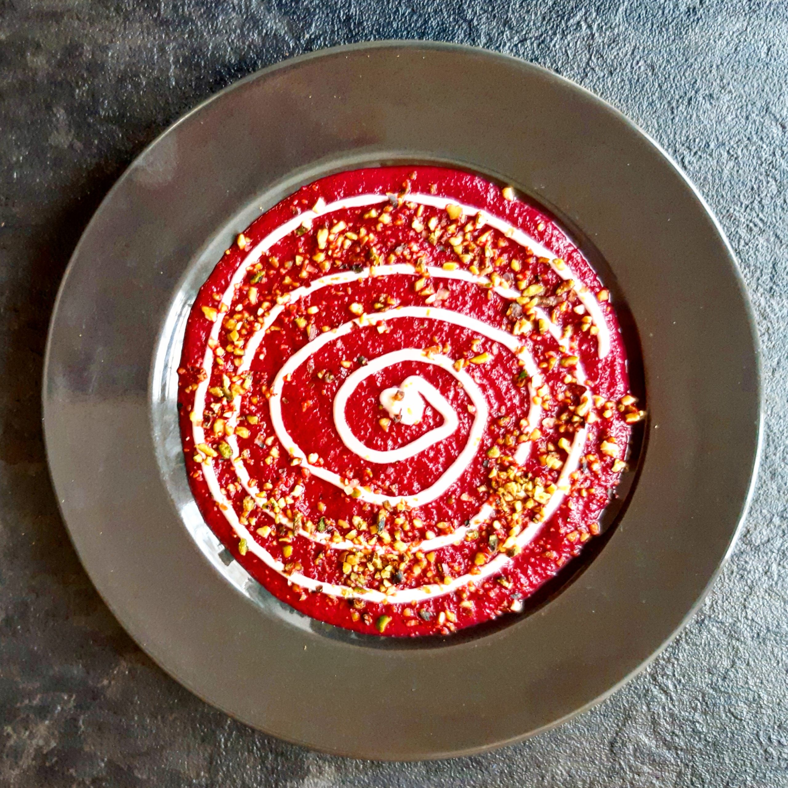 VELLUTATA DI BARBABIETOLA CON RICOTTA E PISTACCHI
