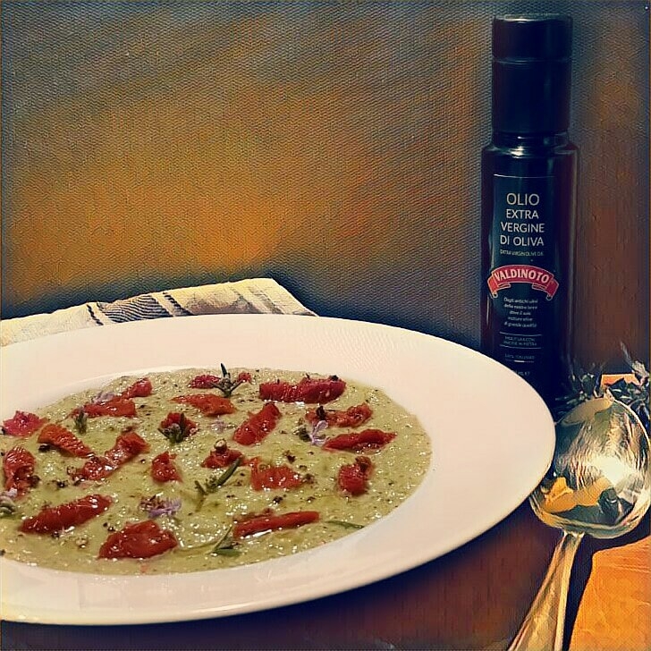 VELLUTATA DI ZUCCHINE E ASPARAGI CON POMODORI SECCHI