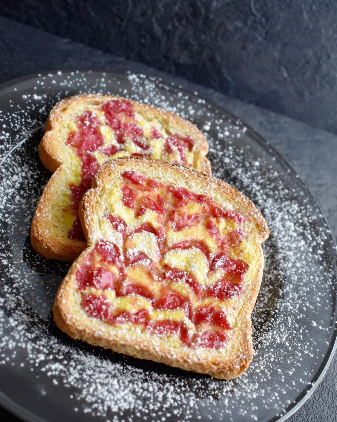 YOGURT TOAST ALLA MARMELLATA DI CILIEGIE