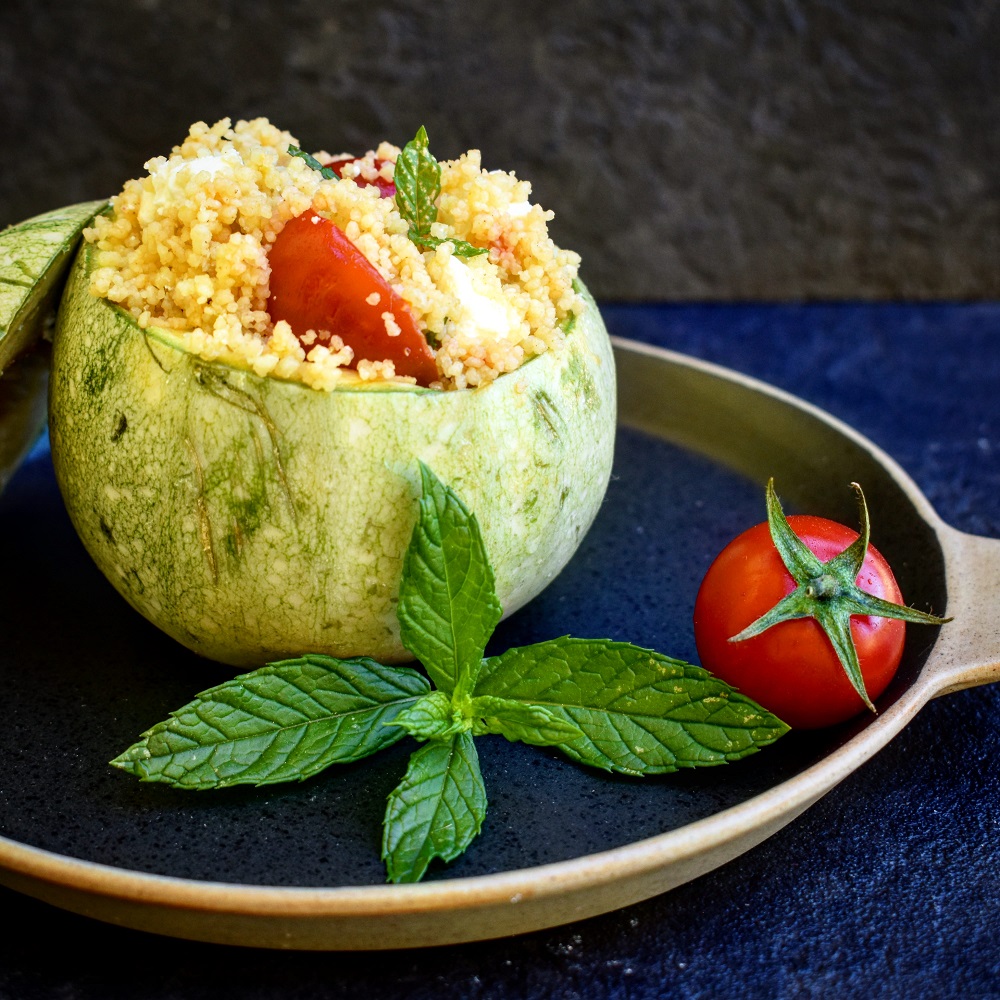 ZUCCHINE TONDE CON COUS COUS ALLE 5 SPEZIE, POMODORINI, FETA E MENTA